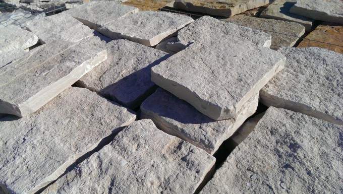 Pietra di Trani retrosegata tranciata naturale piano cava
