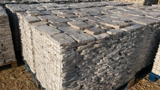 Pietra di Trani retrosegata tranciata anticato piano cava