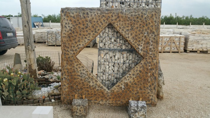 (Italiano) Offerta complementi outdoor: totem